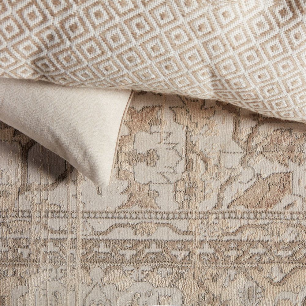Aeneas Oriental Cream/ Light Gray Runner Rug (2'6"X12')